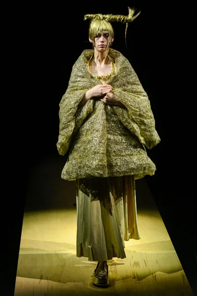 Look 50